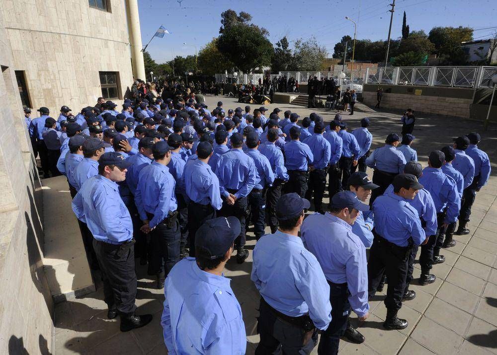 285 efectivos de la Polic�a ascendieron en sus cargos