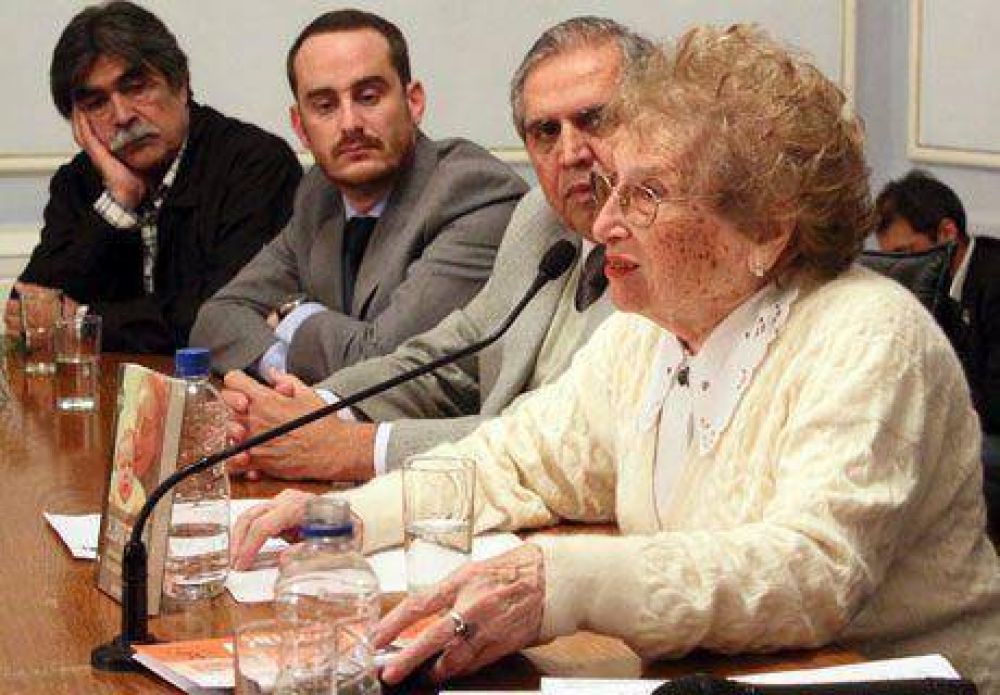 Vicepresidenta de Abuelas de Plaza de Mayo present� su libro en Casa de Gobierno