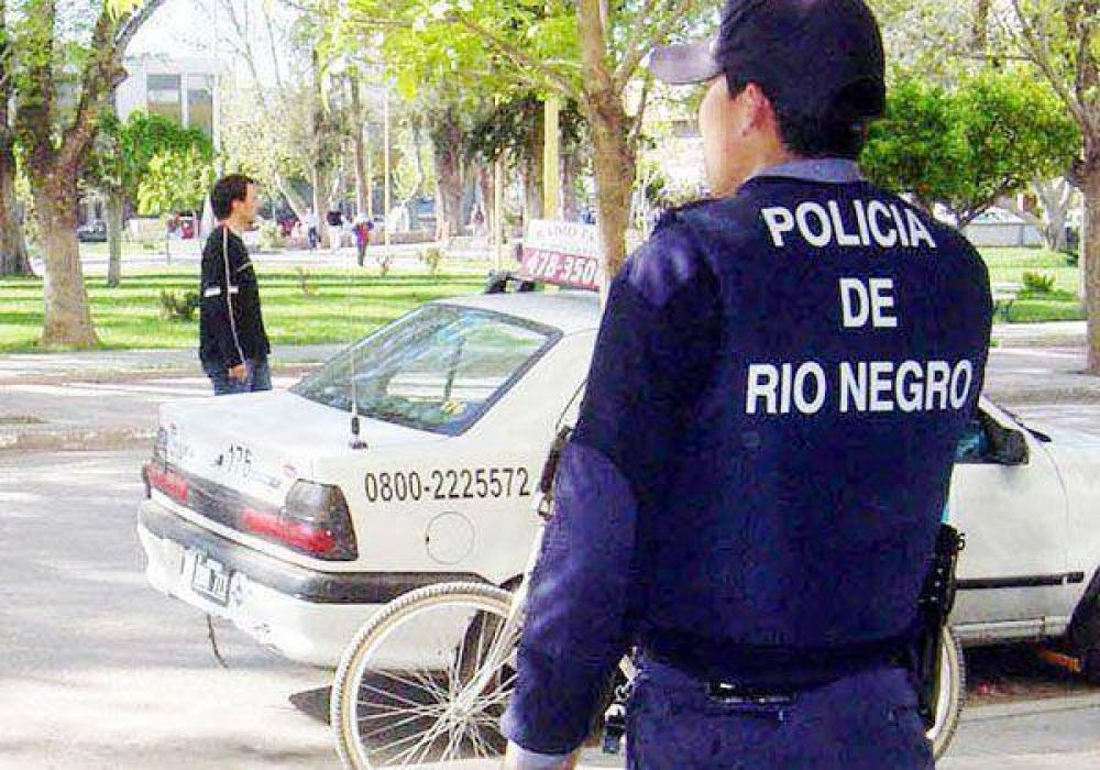 Disfrazados de polic�as roban una casa 