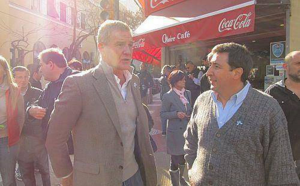 De Narvaez de campa�a en Vicente L�pez