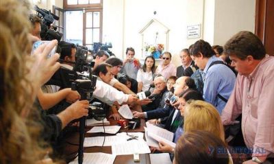 La pelea electoral entre kirchneristas y radicales se instala en la Legislatura