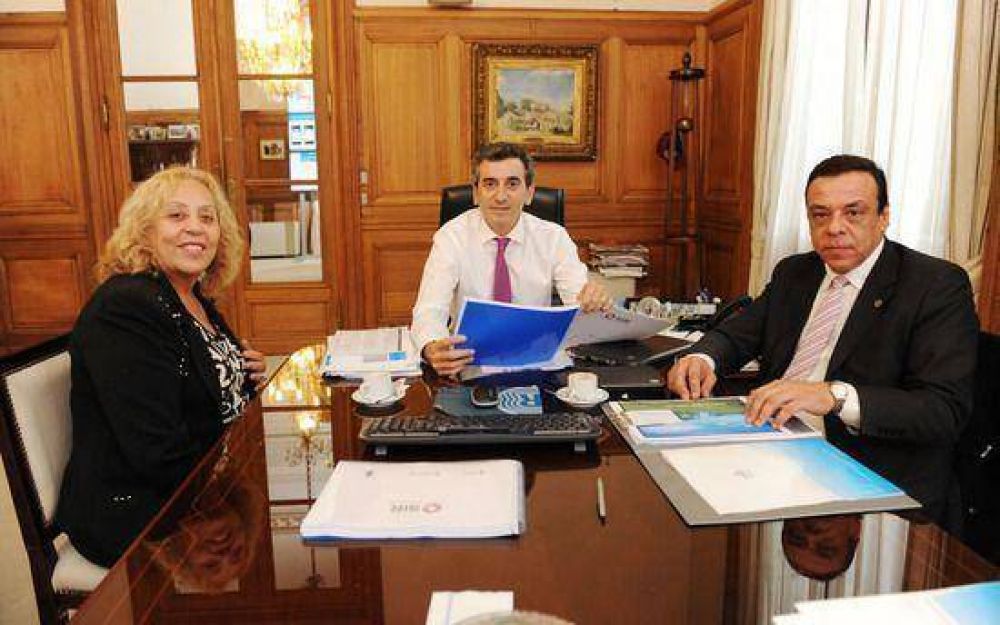 Los intendentes Giroldi y C�ffaro se reunieron con el Ministro Randazzo para avanzar en gestiones 