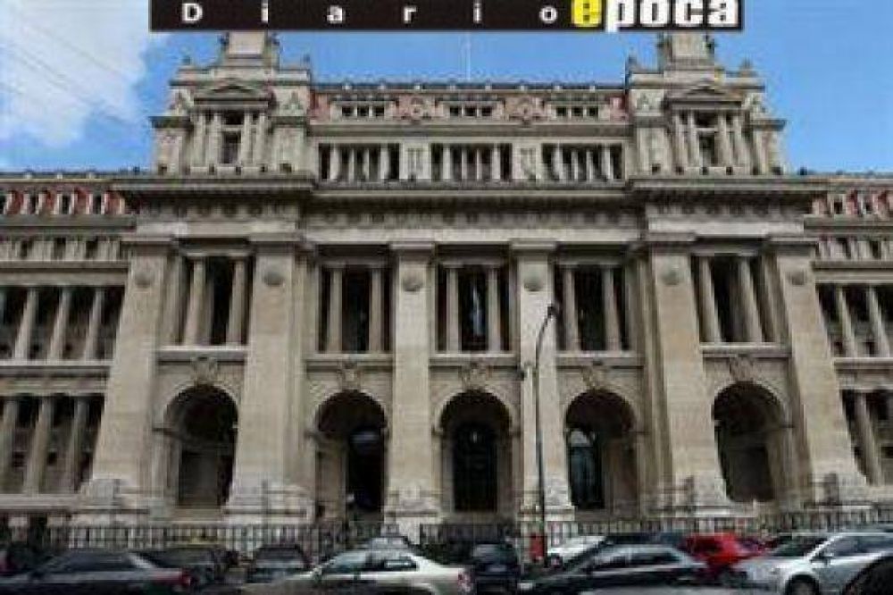 Hacen cola para presentar acciones de amparo contra cambios judiciales