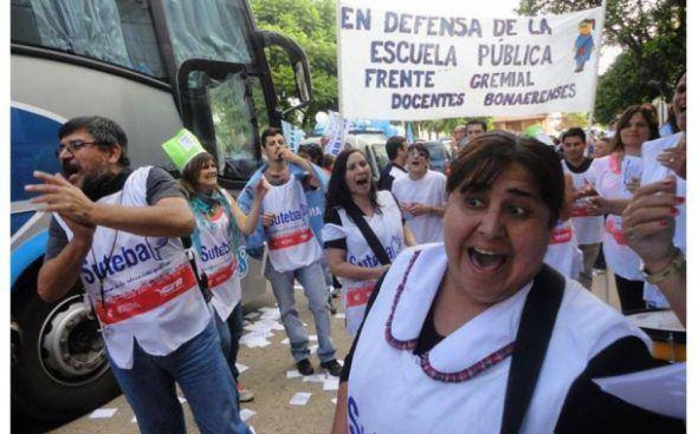 En Pilar, la primera jornada de paro docente registr� un acatamiento del 96%