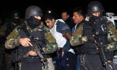 Lleg� un peligroso preso que escupi�, mordi� y pate� a los polic�as durante su traslado