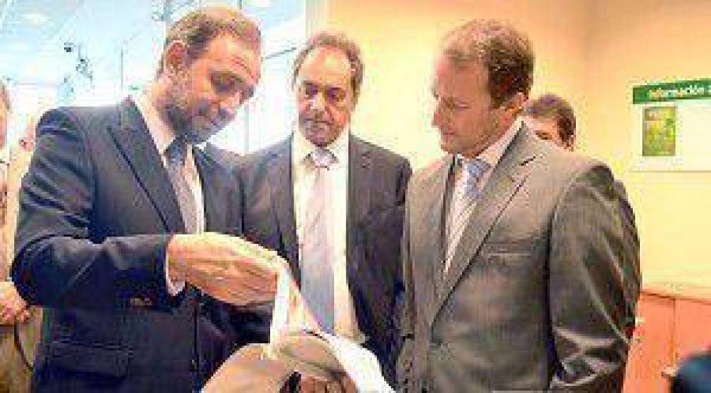 Scioli y Mart�n inauguraron la refacci�n del Banco Provincia