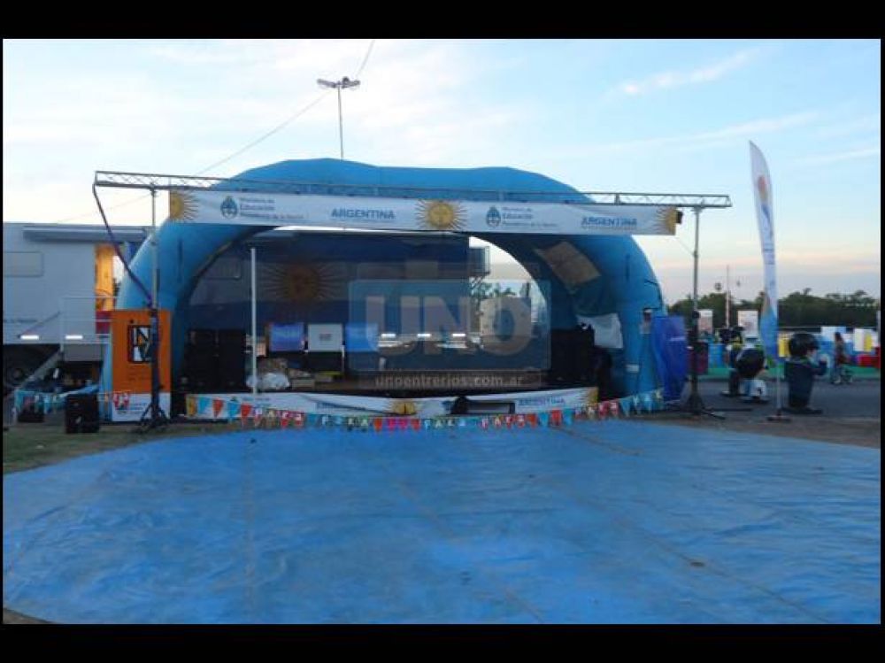 Unos 600 chicos por hora visitaron el festival educativo en la Plaza de las Colectividades