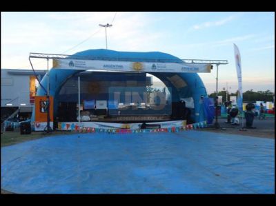 Unos 600 chicos por hora visitaron el festival educativo en la Plaza de las Colectividades