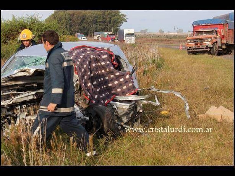 Un automovilista choc� con un cami�n en la ruta 20 y falleci�
