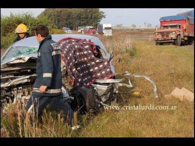 Un automovilista choc� con un cami�n en la ruta 20 y falleci�
