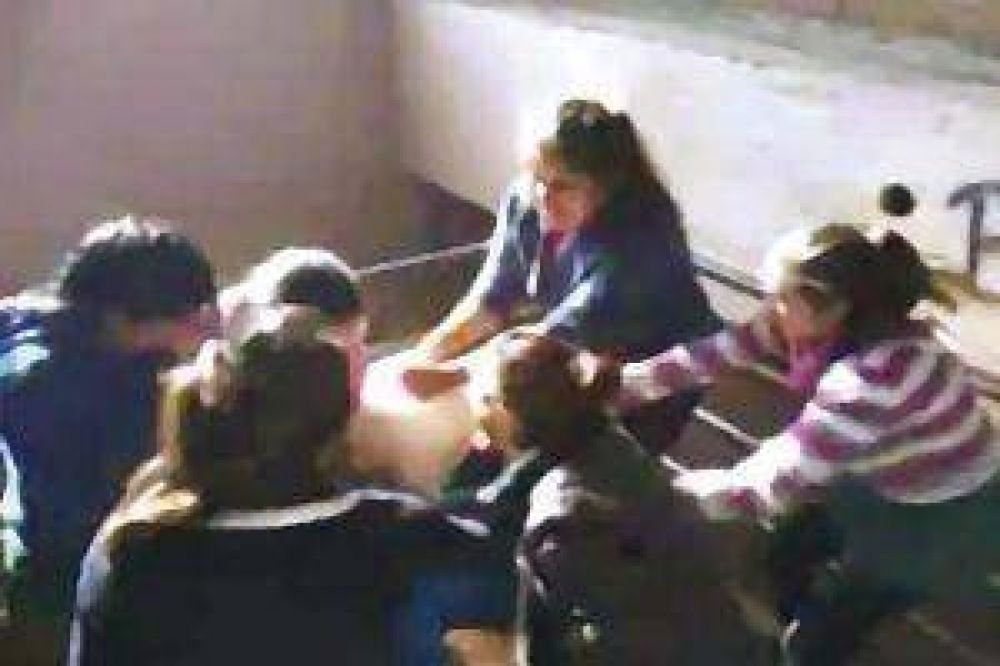 Alumna fue objeto de burlas y de golpes por ser "buena estudiante"