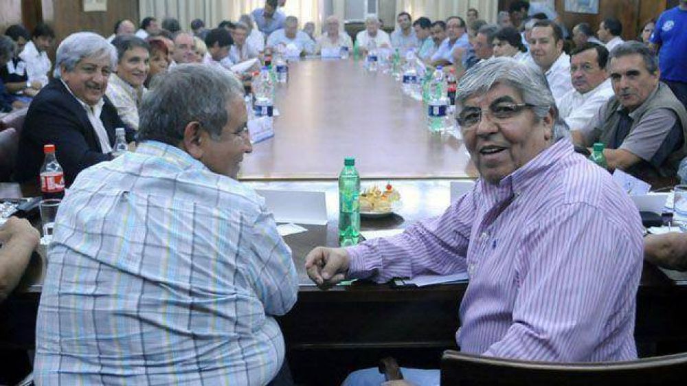 La Bancaria Paran� acuerda con abrirse de Moyano	 
