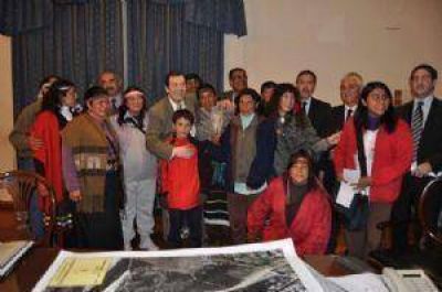 El Gobierno de la Provincia firm� un acta con la comunidad Tonocot�