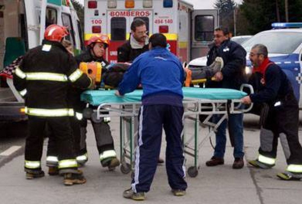 Joven herida tras accidente en moto 
