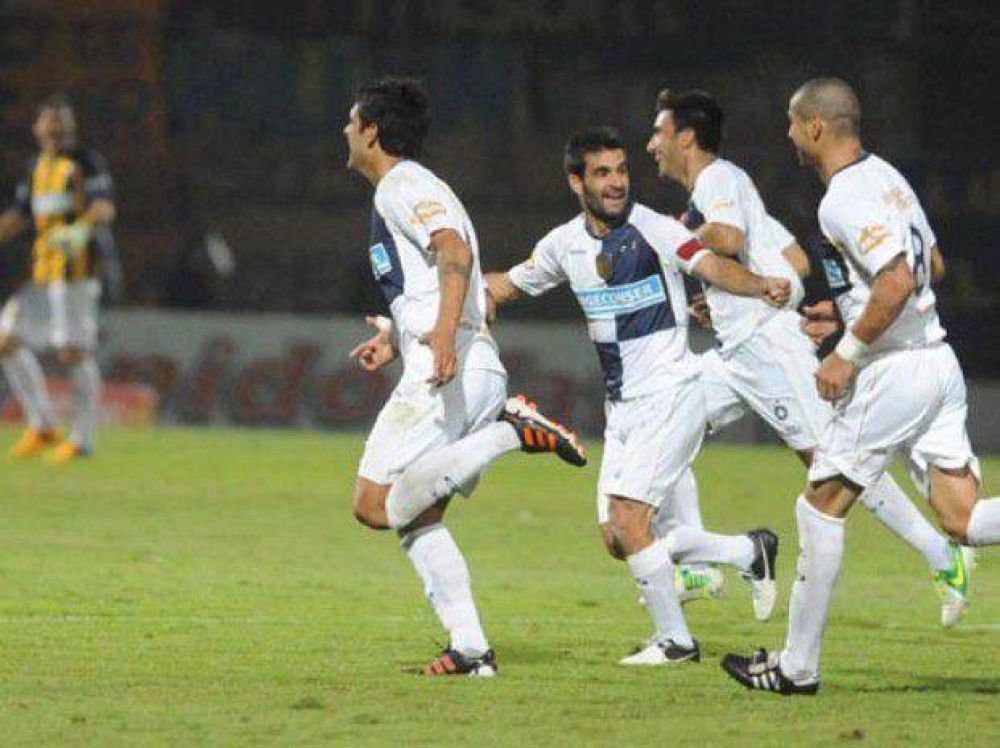 Central recibe a Aldosivi y festeja el ascenso a primera ante su gente