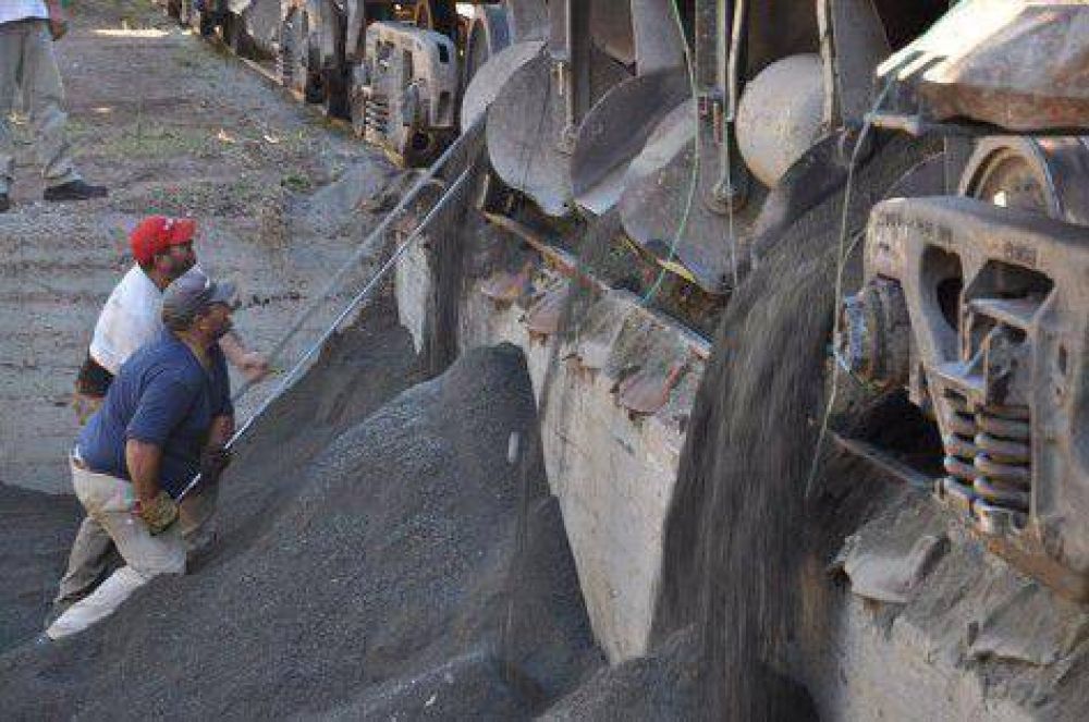 El Gobierno Local recibi� el material para comenzar las obras de pavimentaci�n en la ciudad