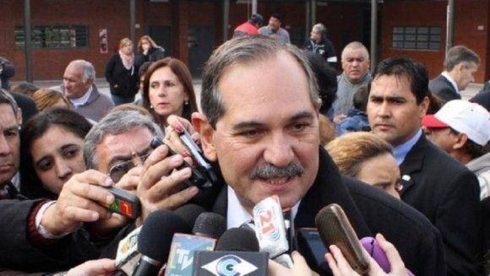 Seg�n Alperovich, los opositores �quieren ser diputados para ganar un buen sueldo"