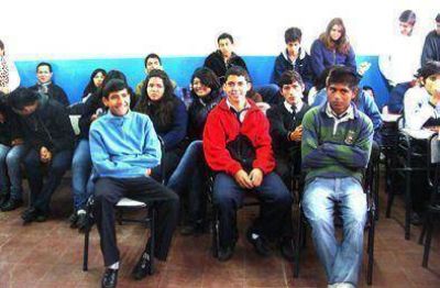 Entidades civiles difunden en escuelas el voto joven