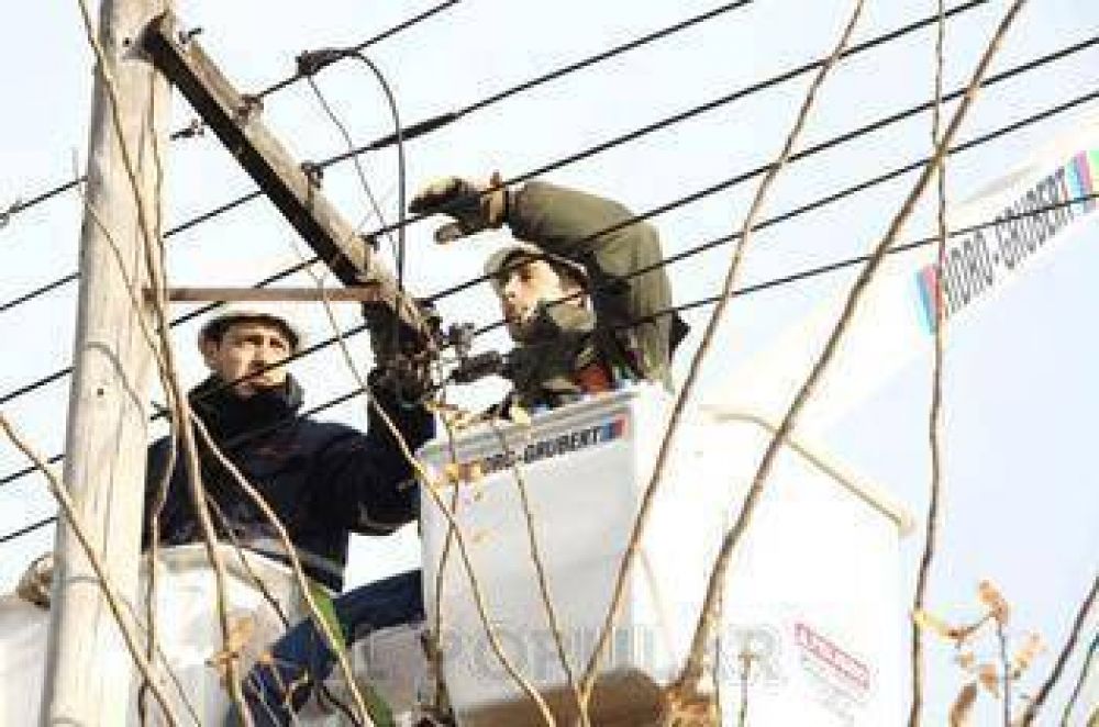 Suba salarial del 26% para trabajadores de electricidad