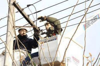 Suba salarial del 26% para trabajadores de electricidad