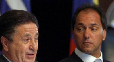 Duhalde apur� a Scioli y a Massa: "Si no se definen, ser�n c�mplices", advirti�