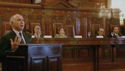 Cepo al d�lar: la Corte le pide a Gils Carb� que se pronuncie sobre un caso