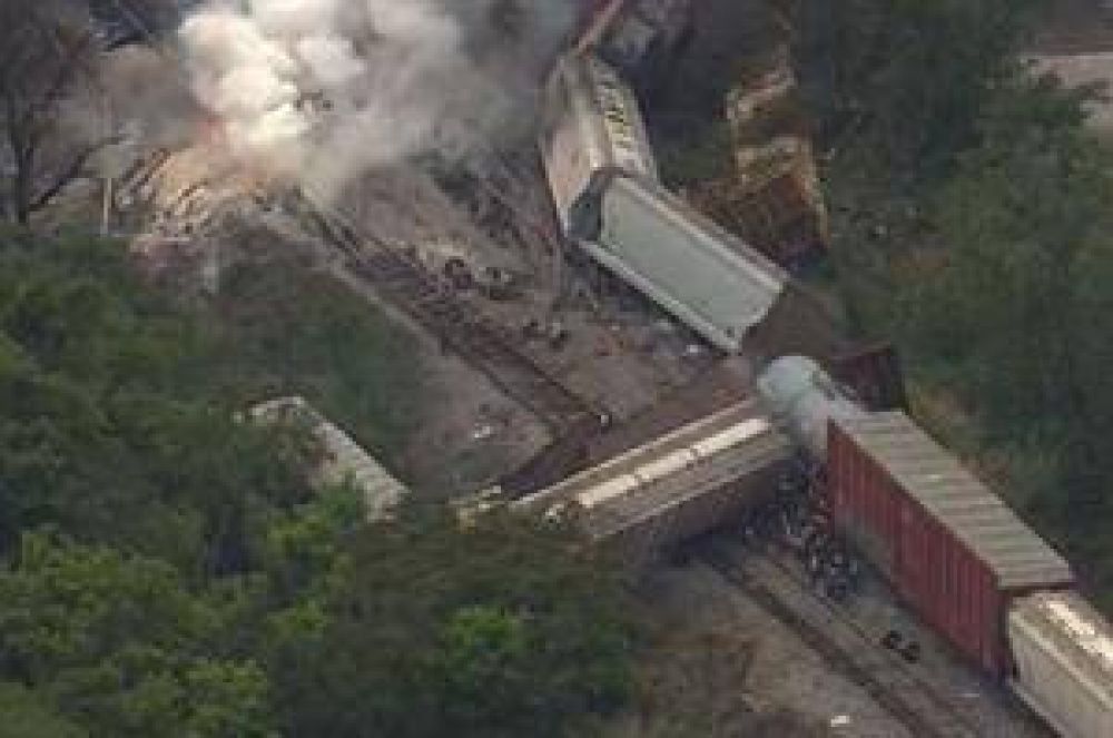 Descarril� un tren en Baltimore, en EE.UU. Se incendiaron algunos vagones; sospechan que fue una explosi�n