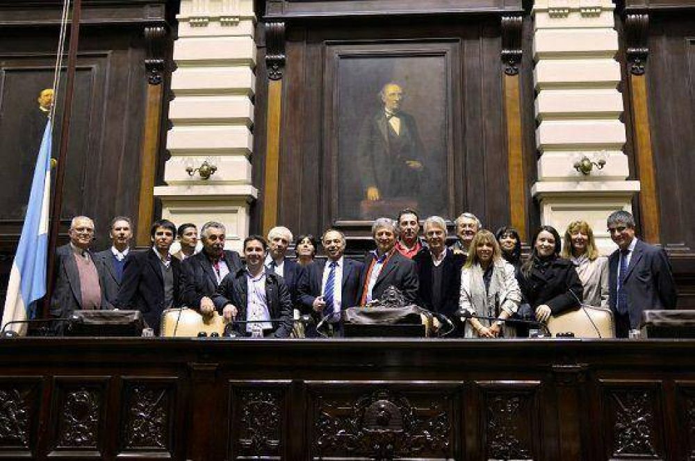 Horacio Gonz�lez se reuni� con un grupo de concejales de Ituzaing�