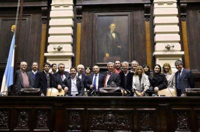 Horacio Gonz�lez se reuni� con un grupo de concejales de Ituzaing�