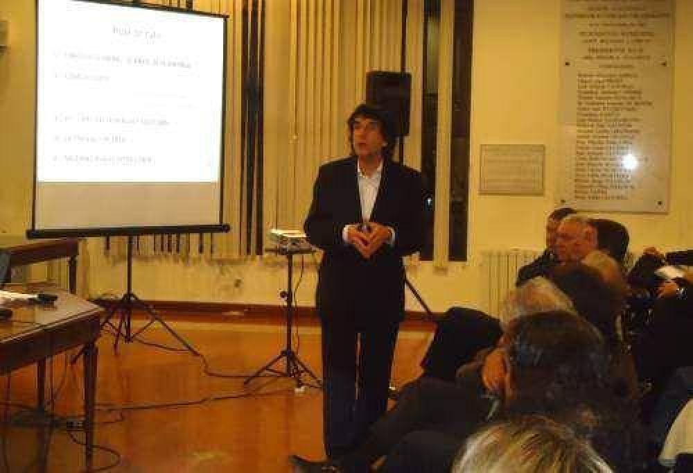 Melconian brind� una charla en Tigre