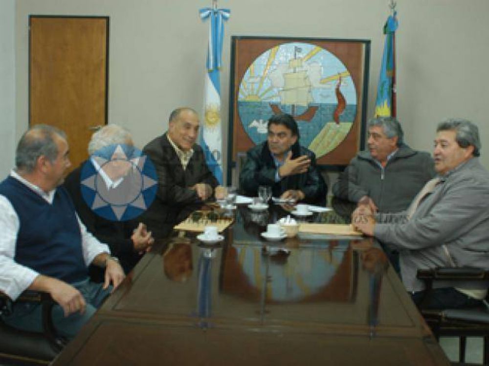 Guti�rrez se reuni� con titulares de Bomberos