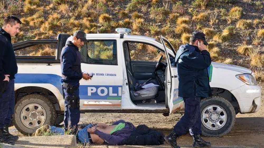 Rob� una camioneta de reparto pese a estar enyesado y lo detuvo la polic�a