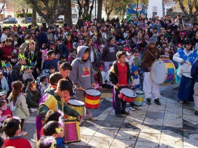 Juegos, murgas, disfraces y desfile para celebrar