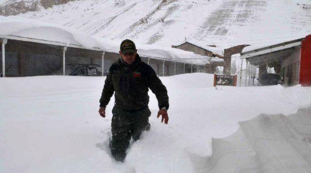 El paso a Chile, interrumpido por la mayor nevada en 10 a�os