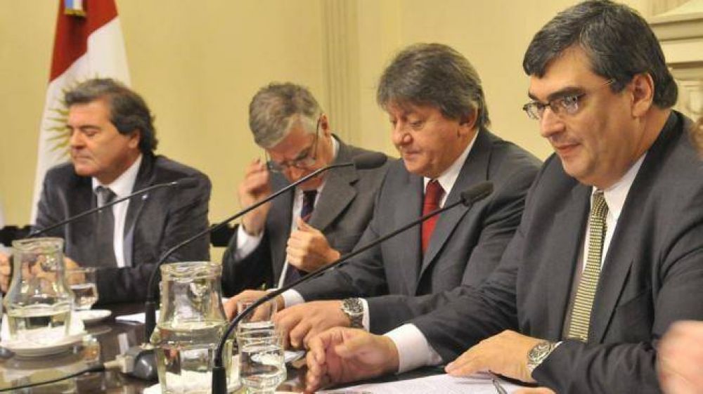 Debaten decreto de protecci�n a medios