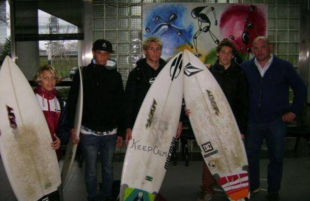 Los Junior de la selecci�n Argentina de Surf entrenan en Mar del Plata para el mundial