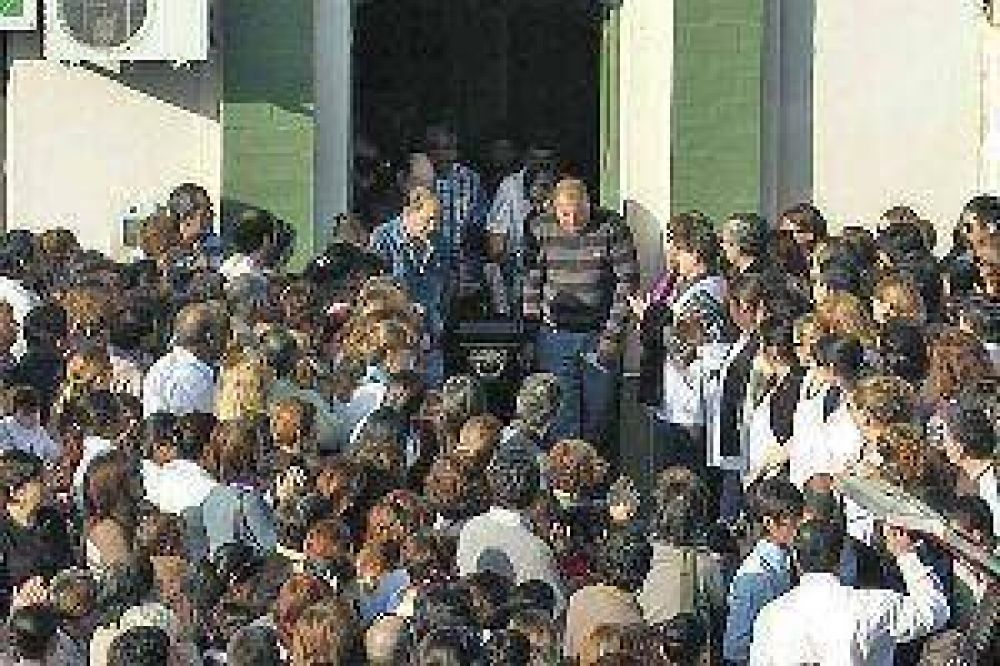 Una de las siete maestras que murieron tr�gicamente en Tostado era de Santiago