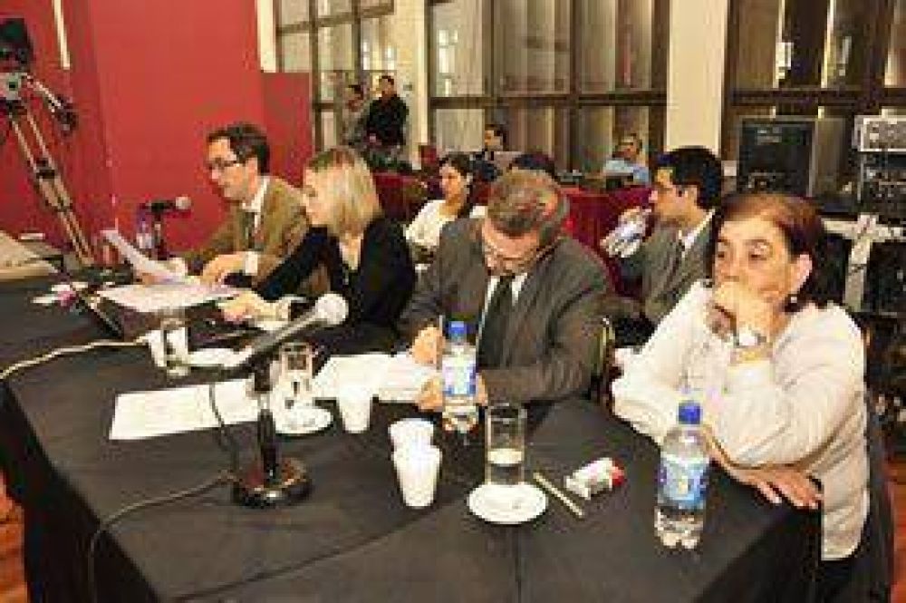 Fiscal pide perpetua a tres imputados