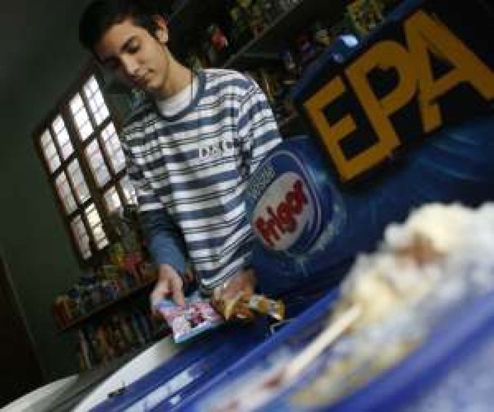 Usuarios de Rawson y Pocito siguen sin luz por ca�da de postes y cables