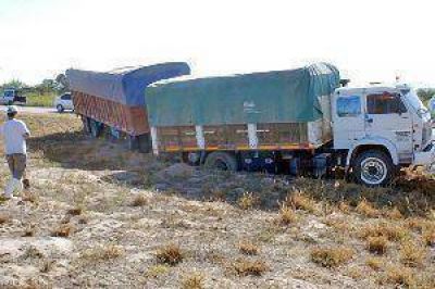 Arenas y hormigas, ins�lita trampa para cami�n y carga de 30.000 kilos de soja