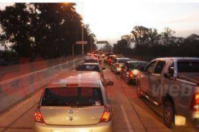 Corte de tr�nsito en el puente Nuevo gener� caos vehicular