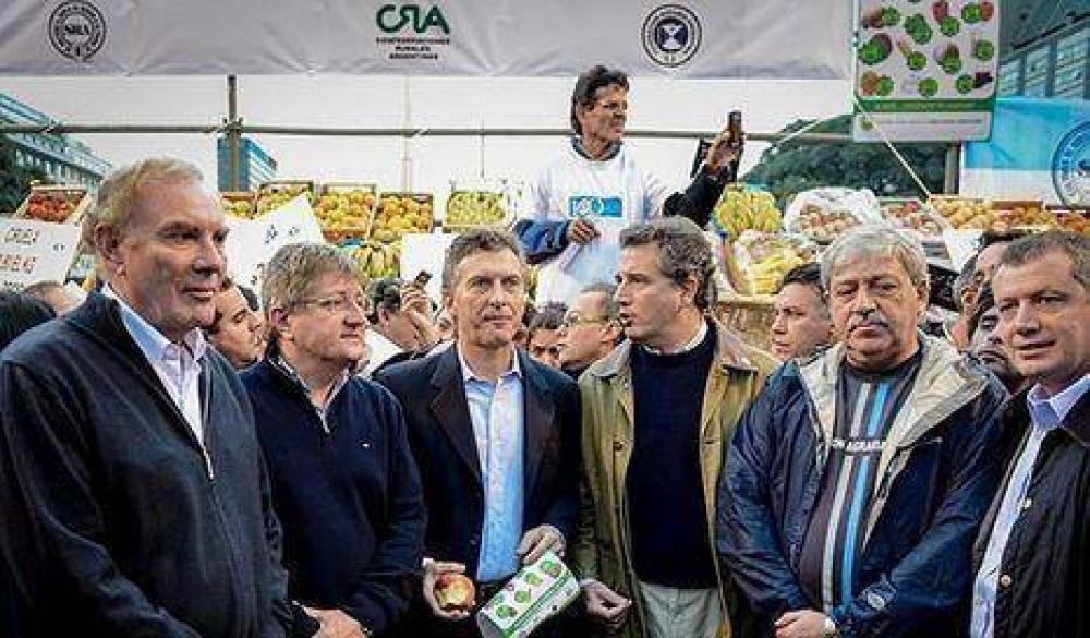 Macri se sum� a protesta del campo en el Obelisco