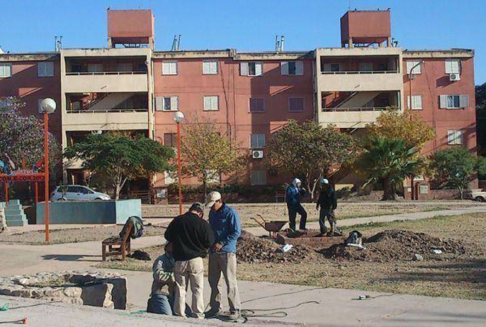 La comuna sampedre�a concreta obras en la Plaza de la Integraci�n