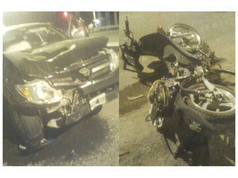 Un adolescente falleci� despu�s chocar en moto con una camioneta