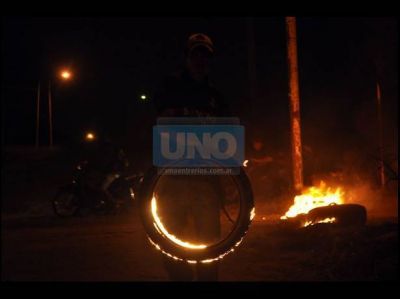 Vecinos encabezan dos cortes de tr�nsito para exponer sus reclamos