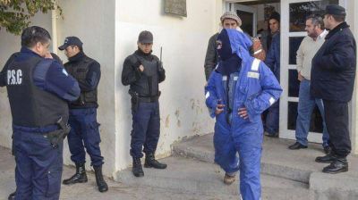 Infanter�a forz� el repliegue de desocupados en Ca�ad�n Seco