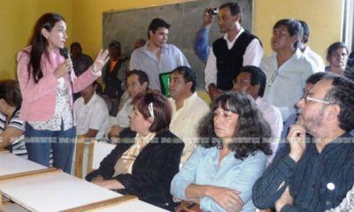 El gobernador viaja hoy a Castelli para tomar contacto directo con organizaciones