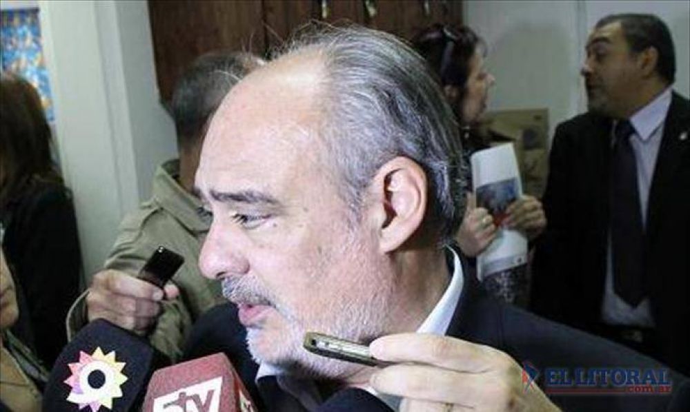 Colombi asegura tener los papeles en regla y denuncia espionaje pol�tico