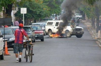 La protesta de empleados de la Dpec empeor� el caos vehicular