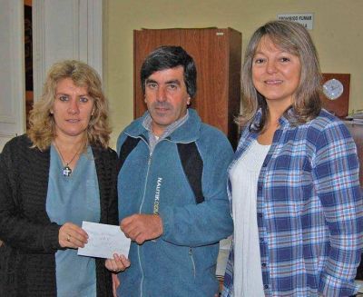 Entrega de subsidio del Bloque de concejales radicales